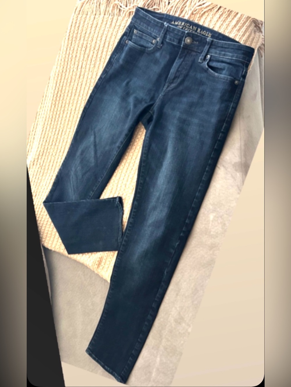 Zara women’s  Jeans in Dark Blue Wash
Size 34
